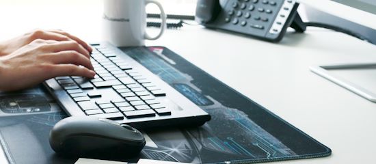 Vores privatdetektiver tjekker den kasakhiske kvinde, du har mødt online.